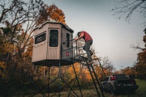 elevated hunting blind; Grizzly Hunting Blind with Tower Kit, fully setup
